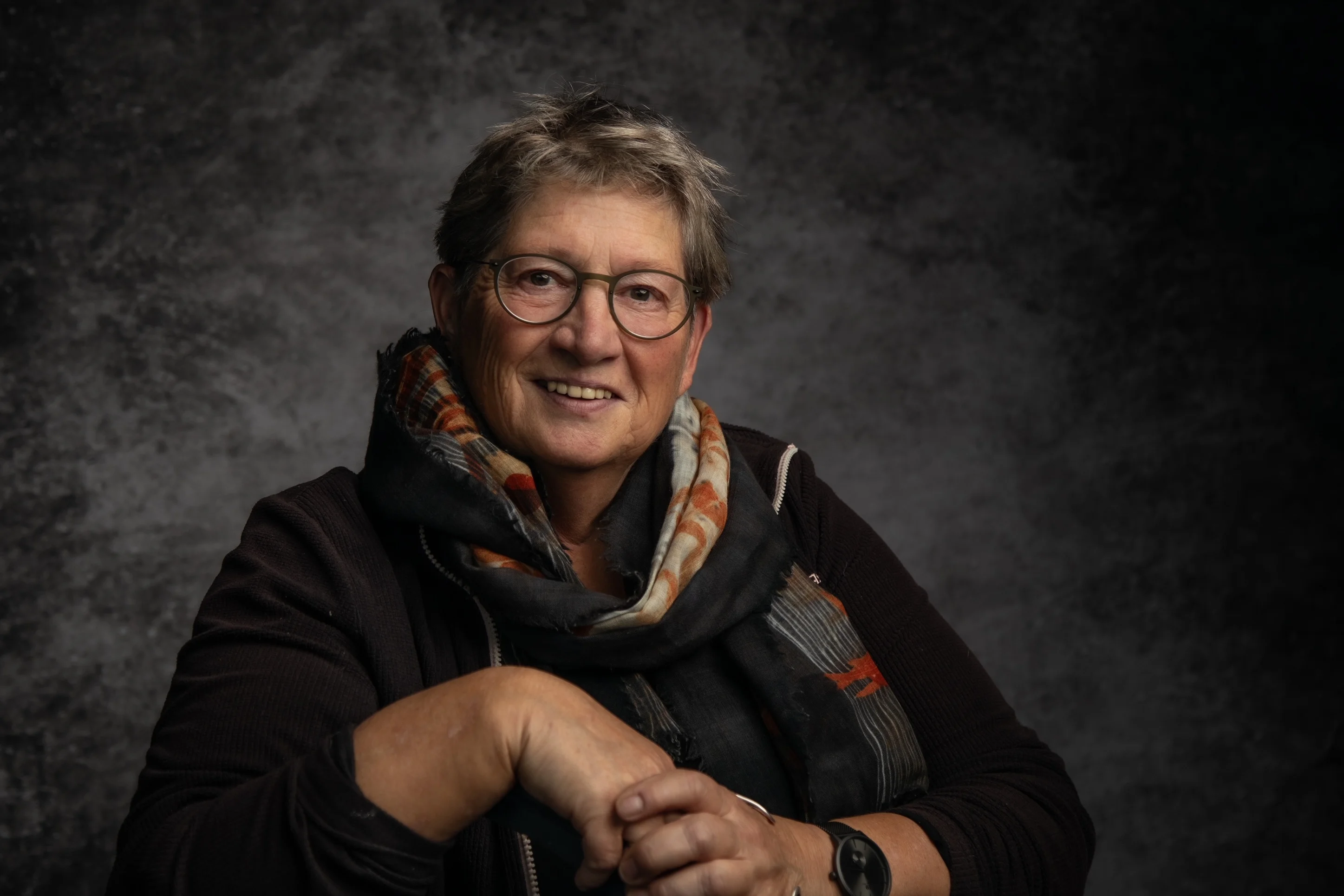 Porträt von Jet Heusinkveld-Salemink, bildende Künstlerin für Keramik und Bronze