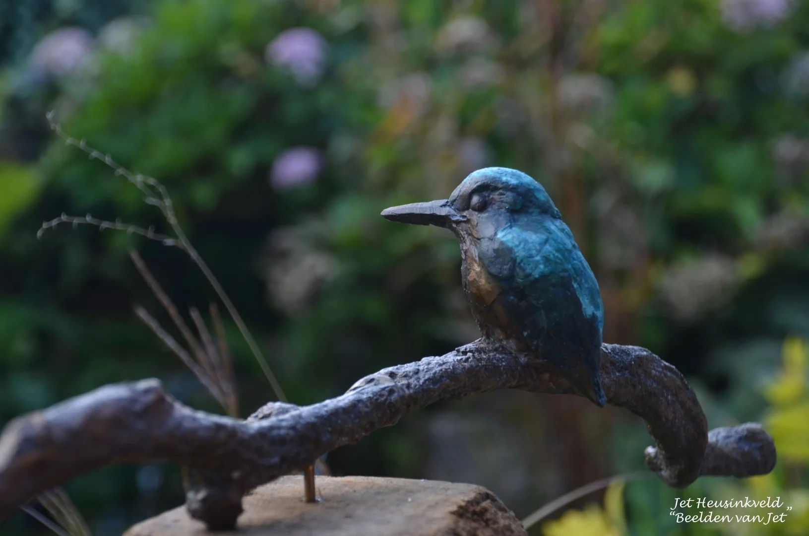 Monumentale en vrije beelden van Jet in brons en keramiek