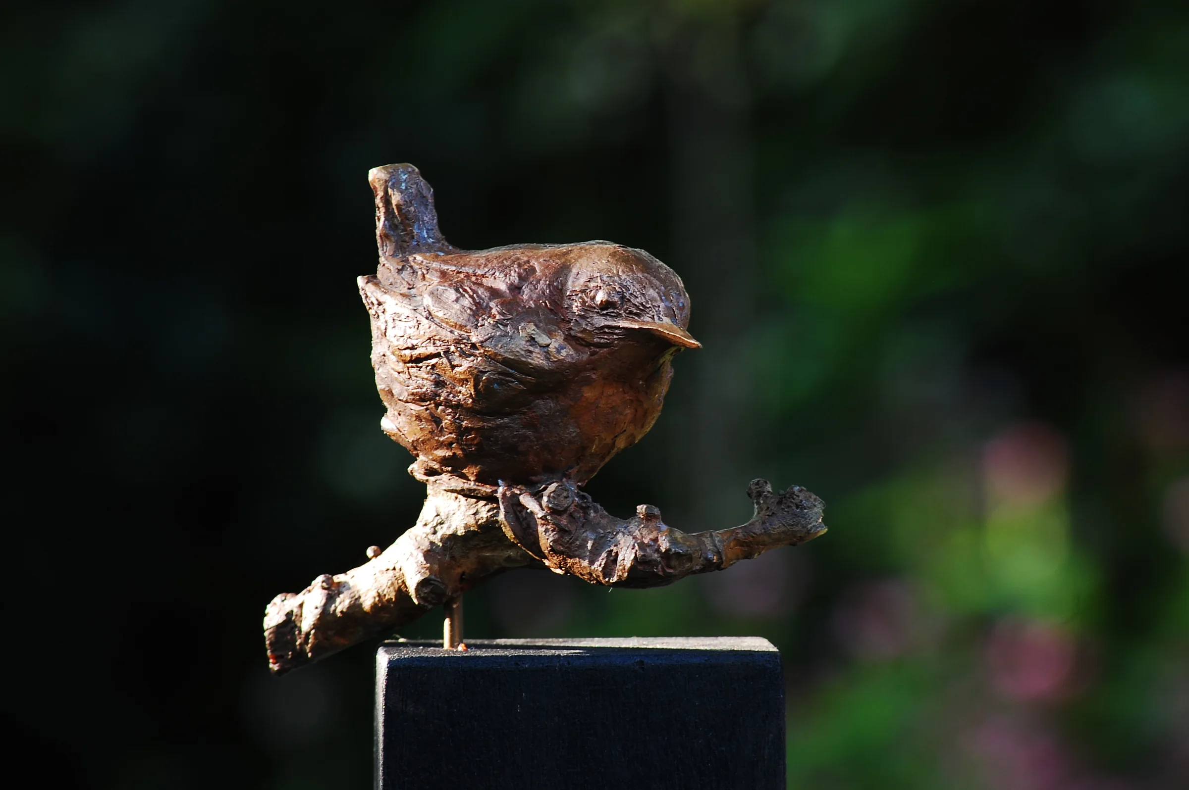 Monumentale en vrije beelden van Jet in brons en keramiek